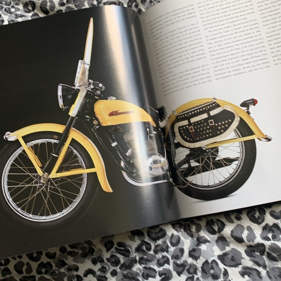 Harley Davidson Book The Legendary Models Pascal Szymezak - Picture 8 of 12